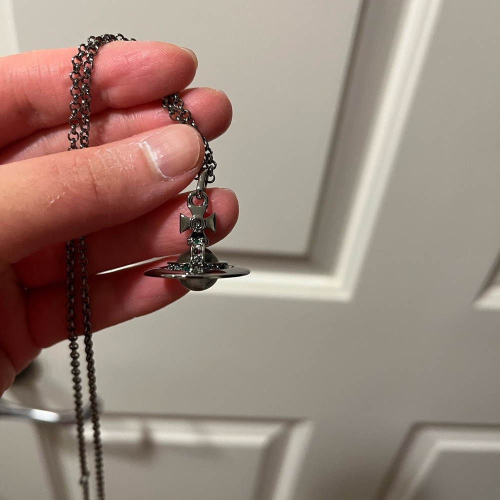 Vivienne Westwood Silver Orb Necklace - Picture 3 of 5